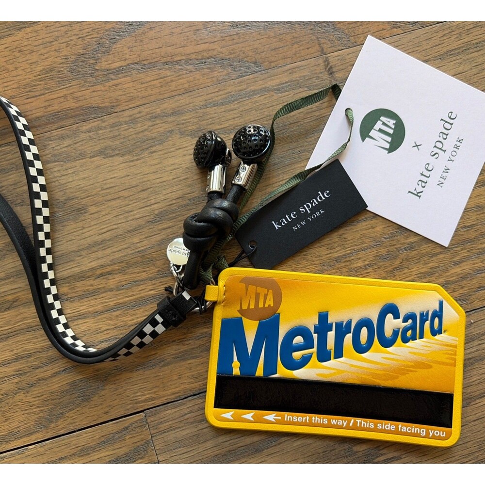 Kate Spade new york Charmed NYC Metro Card Bag Charm Fob Earbuds Key Leash NWT - Picture 1 of 5